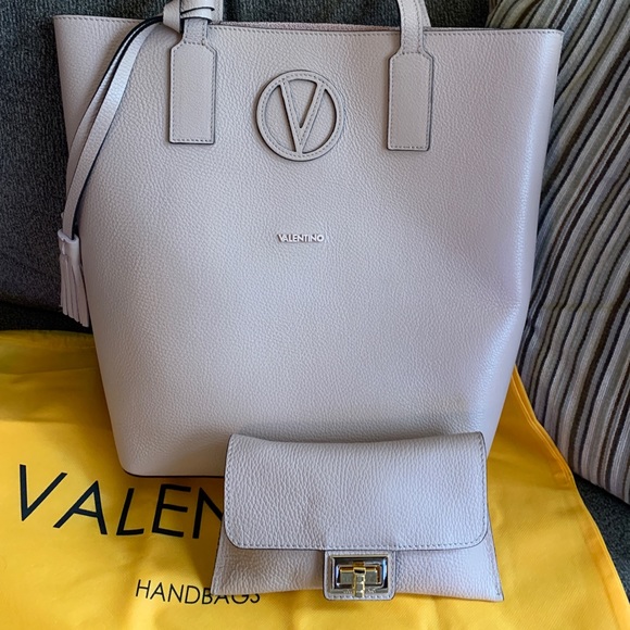 Authentic VALENTINO By Mario leather tote and flap wallet set - Picture 6 of 16